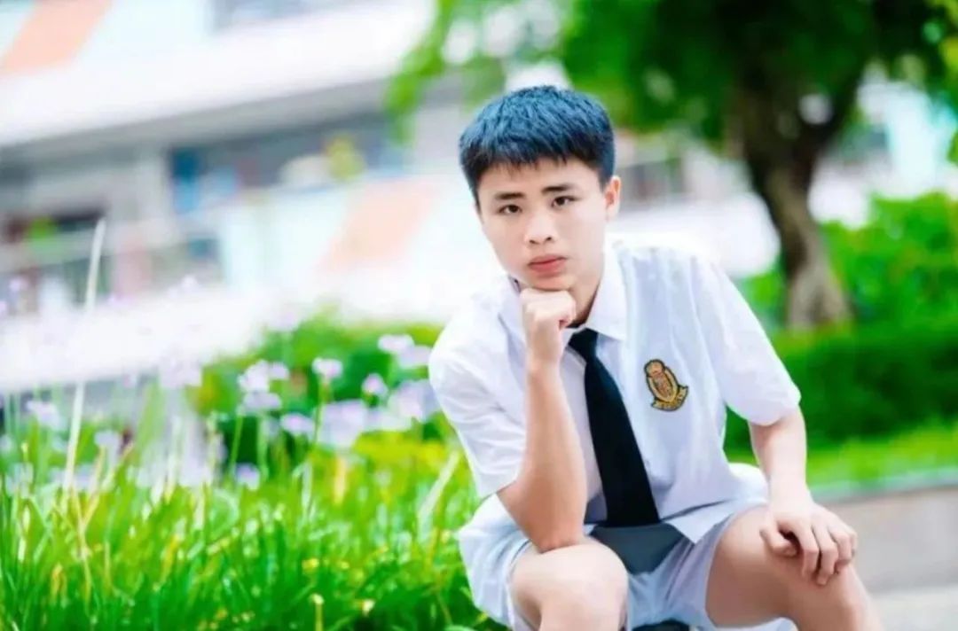 卢其乐.jpg 卢其乐.jpg